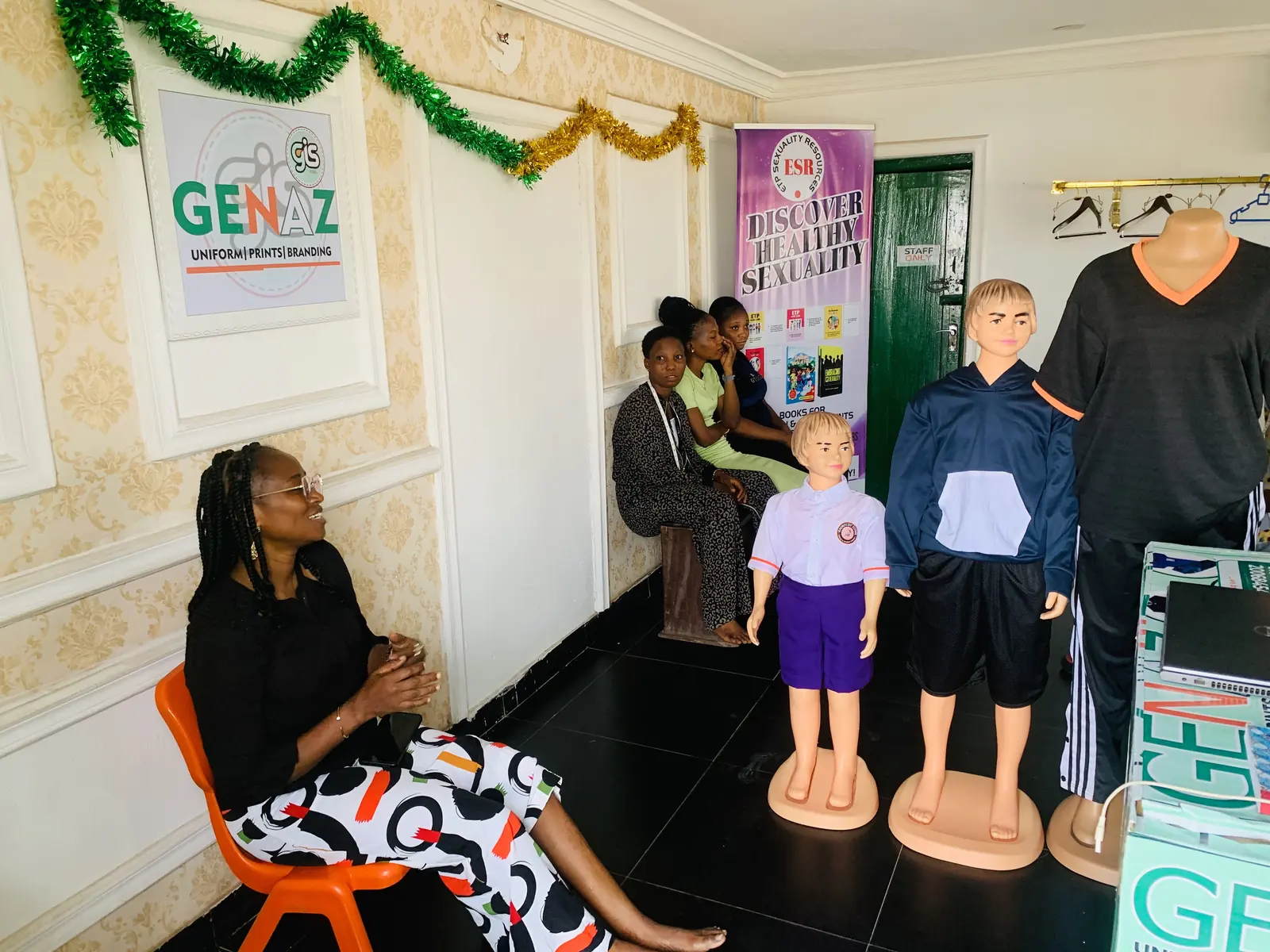 A GENAZ garment training and consultation session